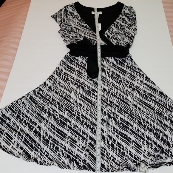 WHITE &BLACK DRESSES - Picture 5 of 8